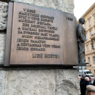 Památník na Petschkově paláci