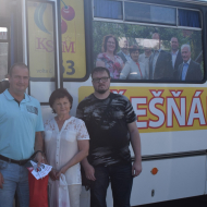 Daniel Pekař na společném foto s lídrem kandidátky Radkem Nejezchlebem a předsedkyní Jč KV Alenou Nohavovou